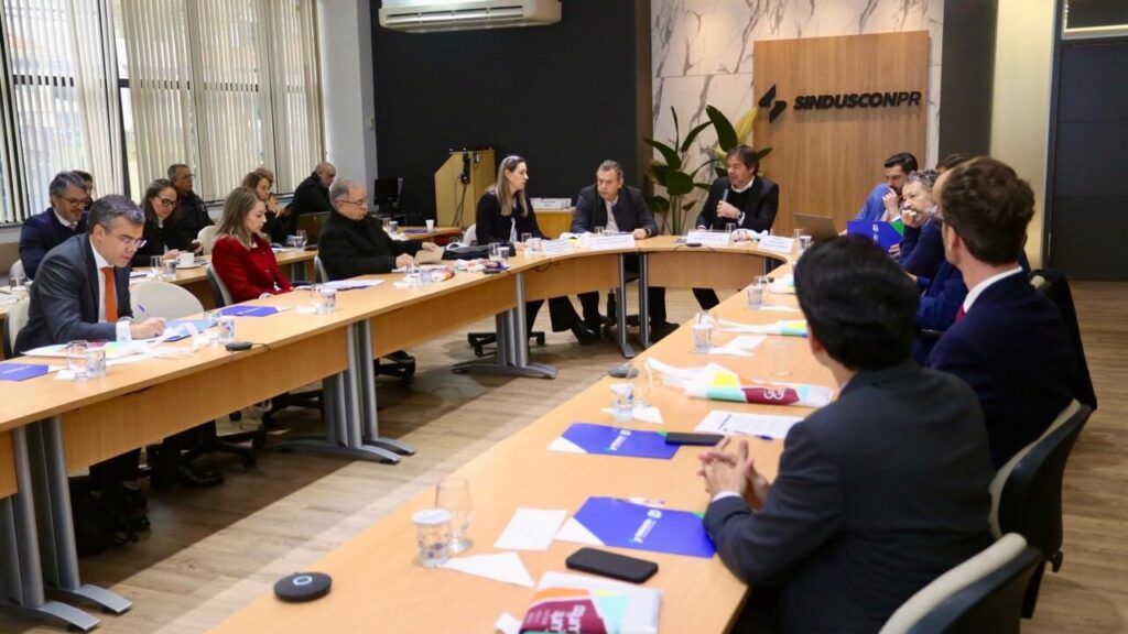 Conjur da CBIC debate reforma tributária, ICMS, licitações e seguro para obras em reunião no Sinduscon-PR